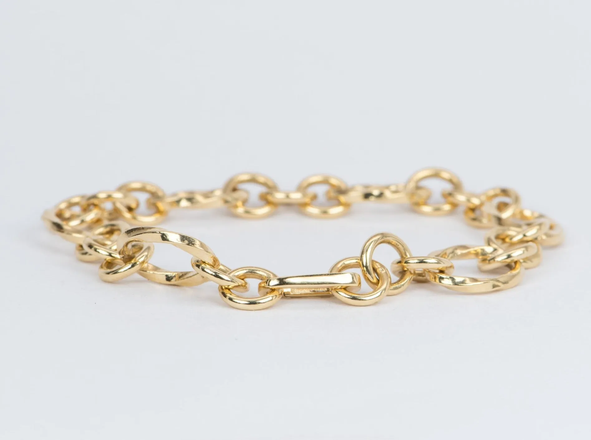 Chunky Mobius Twist Link Bracelet 6g+ 18K Gold R2040