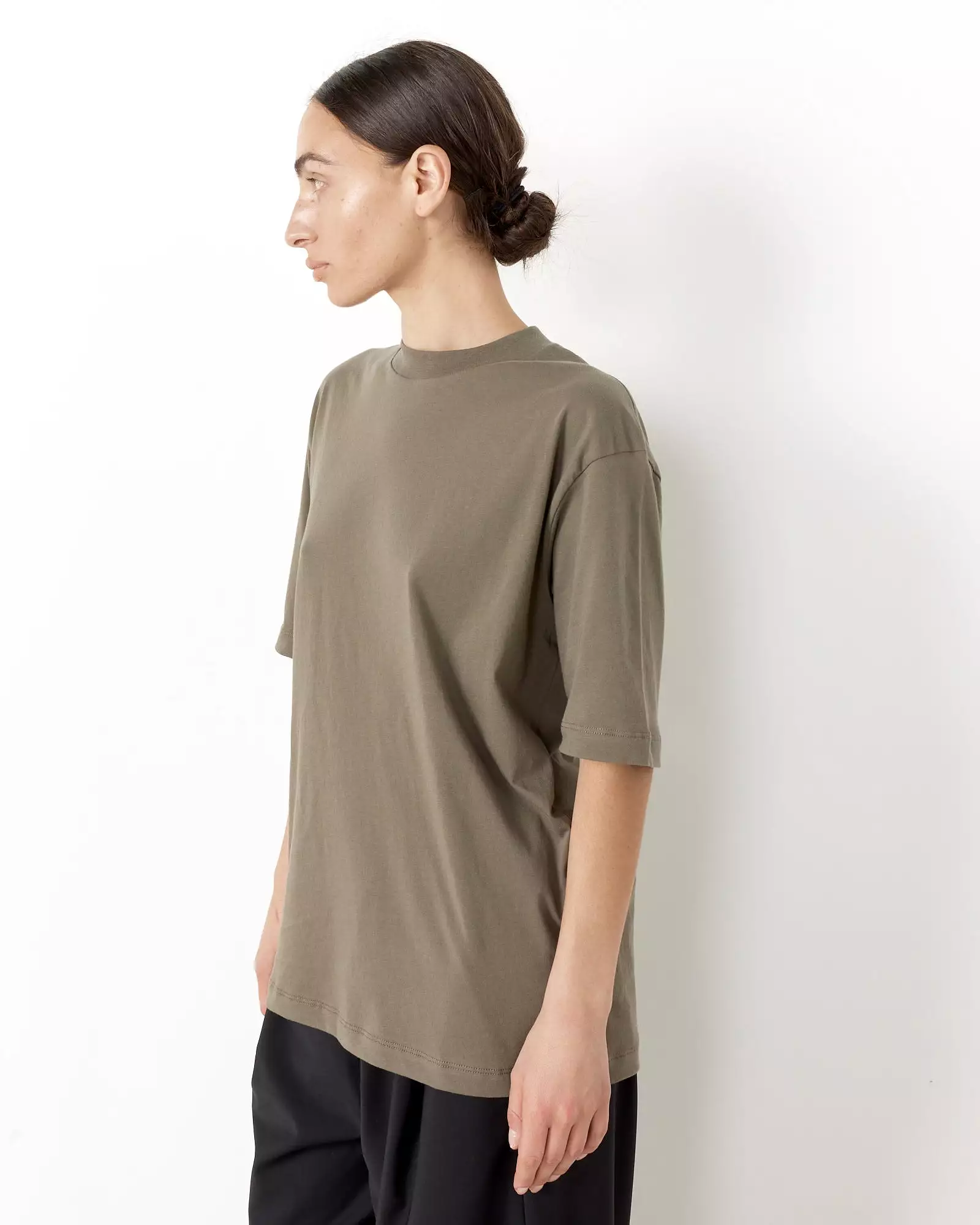 Progam Mock Neck T-Shirt in Dune